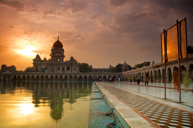 India, Triangulo Dorado, Templos, Religin y Contrastes